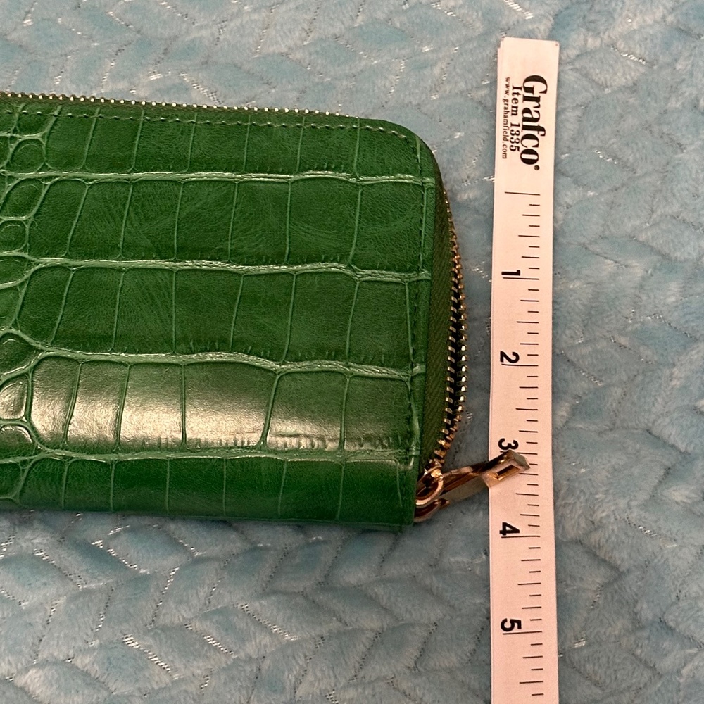 A New Day Green Croc Embossed Wallet Double Zip Accordion Gold Hardware Wristlet - Picture 3 of 15
